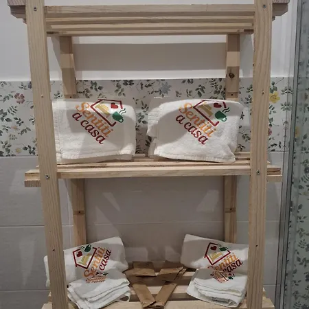 Bed & Breakfast Sentiti A Casa 3*